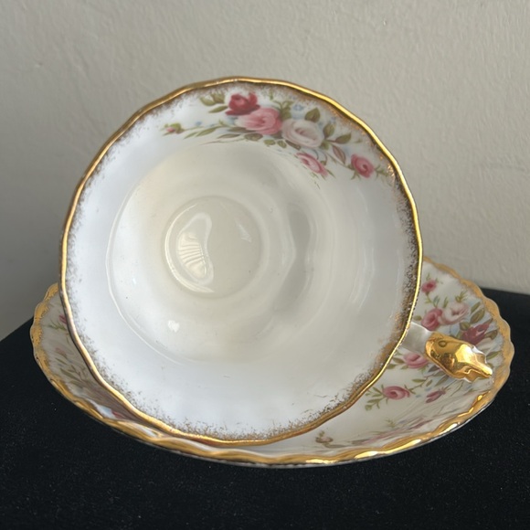 Royal Albert, Bone China Cottage Garden Vintage Tea Cup Set - Picture 7 of 9